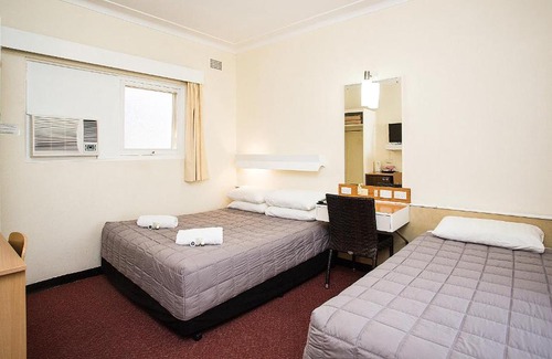 Cowra Hotel | Cowra Motor Inn