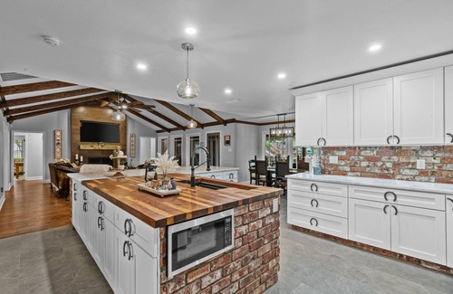 Fort Worth House | Cowtown Casa: A Place to Hang Your Hat