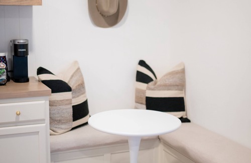 Fort Worth House | Cowtown Casita - Private guesthouse in Fort Worth - Walking distance to TCU!