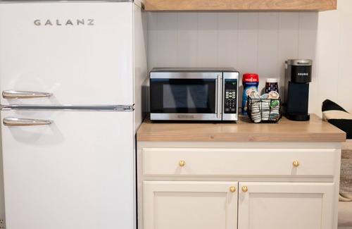 Fort Worth House | Cowtown Casita - Private guesthouse in Fort Worth - Walking distance to TCU!