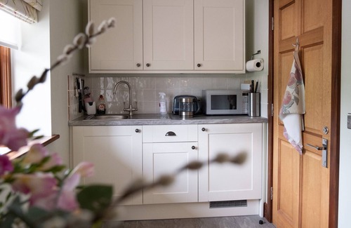 Stockbridge Cottage | COX'S ORANGE PIPPIN, THE APPLE ROOMS, romantic in Stockbridge