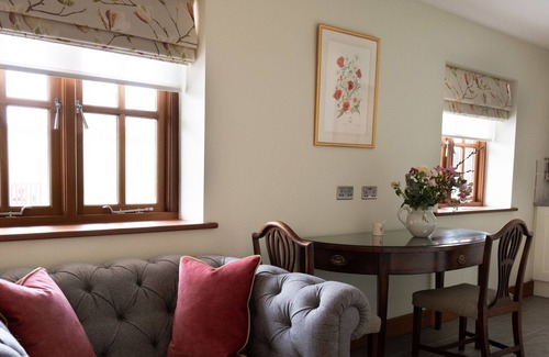 Stockbridge Cottage | COX'S ORANGE PIPPIN, THE APPLE ROOMS, romantic in Stockbridge