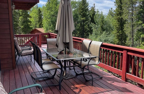 Black Hawk House | Coyote Cabin Just 3 miles above Black Hawk CO - A Beautiful Mountain Home