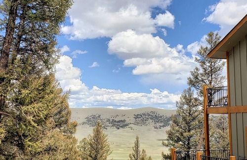 Fairplay House | Coyote Den Lodge, Mountain Views-Pet Friendly!