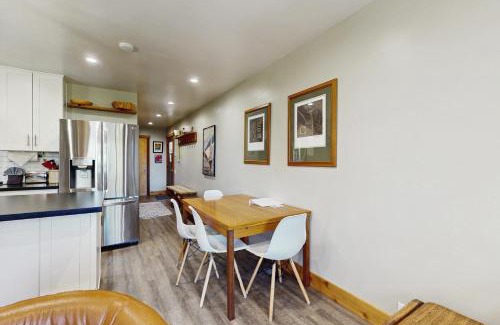 Truckee Apartment | Coyote Fork Escape