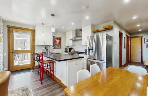 Truckee Apartment | Coyote Fork Escape