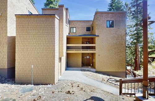 Truckee Apartment | Coyote Fork Escape