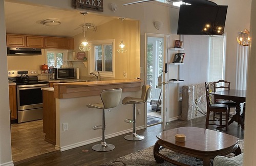 Algonquin Highlands Cottage | Cozy-Lovely cottage - steps to Halls Lake - newly renovated