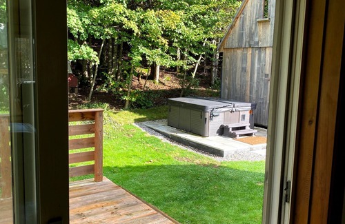Saint-Gabriel-de-Valcartier House | Cozy house with spa 10 minutes from Village Vacances Valcartier.