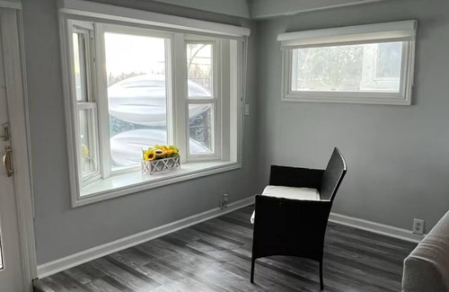 White Lake Cottage | Cozy 3 bedroom fully furnished lake view house!