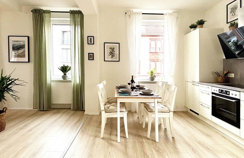 Kaiserslautern Apartment | COZEE - Spacious Apartment With Netflix