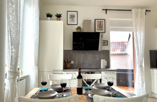 Kaiserslautern Apartment | COZEE - Spacious Apartment With Netflix