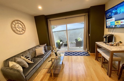 Crocker Apartment | Cozi Hideout - 5 Beds 2 sofa beds