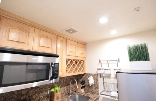 Crocker Apartment | Cozi Hideout - 5 Beds 2 sofa beds