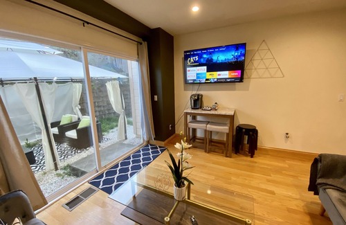 Crocker Apartment | Cozi Hideout - 5 Beds 2 sofa beds