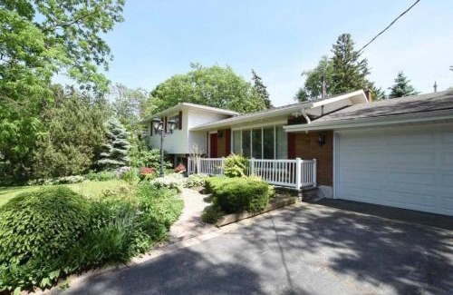 Queenston House | Cozie cottage at Niagara-On-The-Lake
