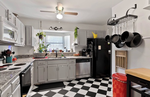 Raleigh House | Coziest 2-bedroom townhome in Prime Raleigh, lake access location