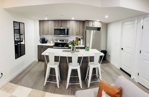 Chestermere House | Coziest & Modern Basement Retreat East of Calgary
