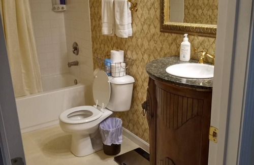Mount Carmel Bed & Breakfast | Coziest Room in Town!