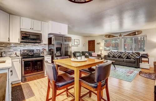 North Upper Truckee Cabin | Coziness Cabin - Cute little cabin in the Tahoe woods!