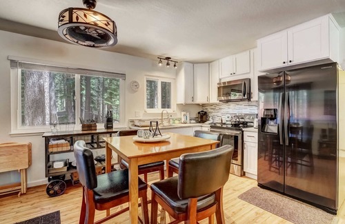 North Upper Truckee Cabin | Coziness Cabin - Cute little cabin in the Tahoe woods!