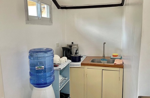Catarman House | Cozy 1-Bamboo bedroom house with Starlink Wifi and AC