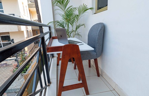 Kireka House | Cozy 1-Bed Apartment 55" HD LED TV with Netflix, Kitchen, Hot Shower.