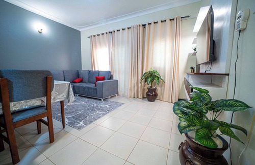 Kireka House | Cozy 1-Bed Apartment 55" HD LED TV with Netflix, Kitchen, Hot Shower.