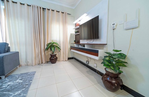 Kireka House | Cozy 1-Bed Apartment 55" HD LED TV with Netflix, Kitchen, Hot Shower.