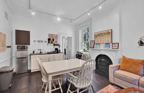Cobourg Apartment | Cozy 1-Bed Apt | Mins to Downtown & Beach|Parking