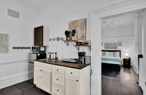 Cobourg Apartment | Cozy 1 Bed Apt Mins to Downtown and Beach Parking