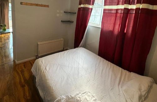 Cranford Apartment | Cozy 1 Bed Apt Sleeps 4 with Garden Views