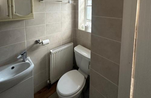 Cranford Apartment | Cozy 1 Bed Apt Sleeps 4 with Garden Views
