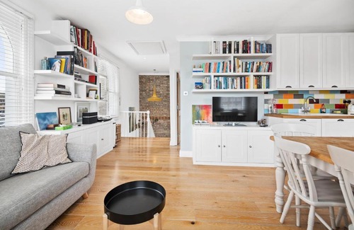 Victoria Apartment | Cozy 1 Bed Flat near Victoria Park Village for 2 people