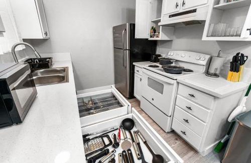 Las Vegas House | Cozy 1 Bed Sleeps 4! Near Strip Perfect GetAway!