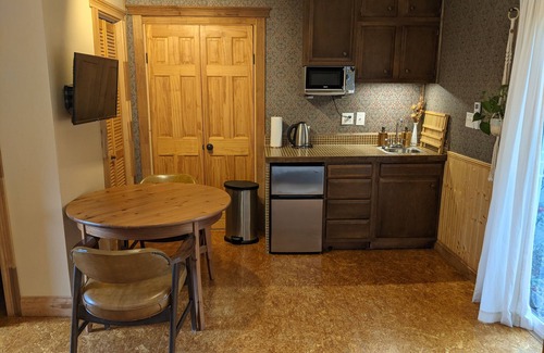 St. Elmo Improvement League Apartment | Cozy 1 bed suite, tucked away in the forest but only 4 miles from downtown!