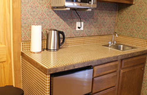 St. Elmo Improvement League Apartment | Cozy 1 bed suite, tucked away in the forest but only 4 miles from downtown!