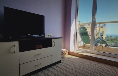 Golden Sands Apartment | Cozy 1 bed with sea view & pool