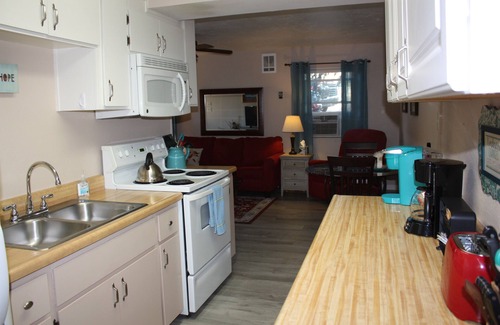 Nob Hill House | Cozy 1 Bedrm/1 Bth, Walk to Downtown, Pet Friendly, Fenced yard, Covered Patio
