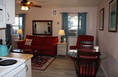 Nob Hill House | Cozy 1 Bedrm/1 Bth, Walk to Downtown, Pet Friendly, Fenced yard, Covered Patio