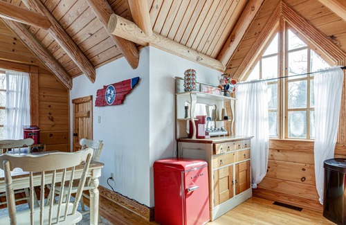 Palmer Cabin | Cozy 1-bedrm cabin loft w/ outdoor patio