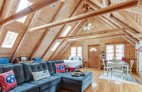 Palmer Cabin | Cozy 1-bedrm cabin loft w/ outdoor patio