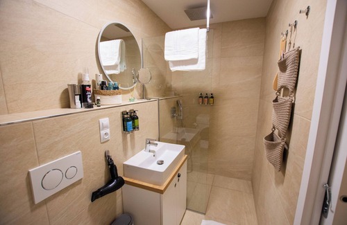 Veleslavin Apartment | Cozy 1-bedroom Sauna studio in beautiful Prague with WiFi, AC, FREE BREAKFAST
