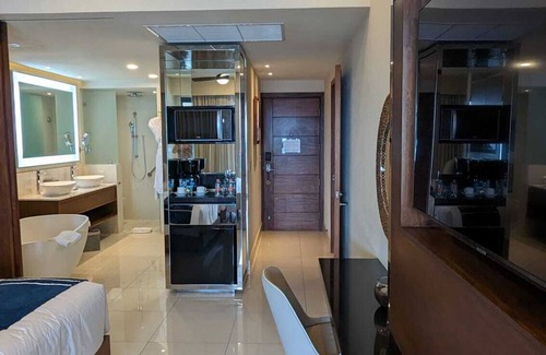 Chula Vista Resort | Cozy 1-bedroom in San José del Cabo with spa, gym, lazy river, and infinity pool