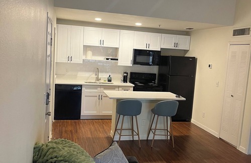Altamonte Springs Apartment | Cozy 1-bedroom apartment in Almonte Springs with WiFi, AC, washer, dryer, gym.