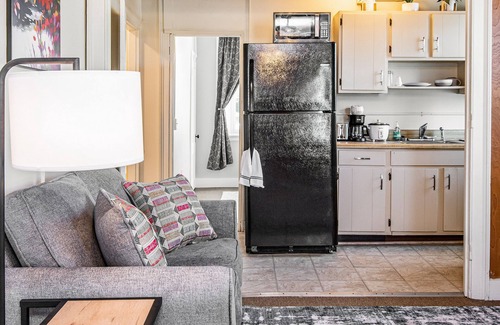 St. Albans Apartment | Cozy 1 Bedroom Apartment Close to Interstate and Many Outdoor Activities