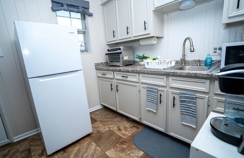 Irving House | Cozy 1 bedroom 1 bath, large backyard