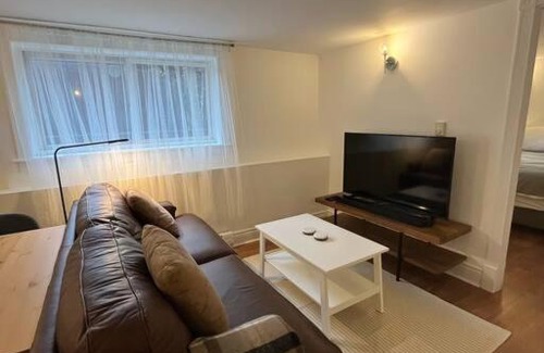 East Side Apartment | Cozy 1 Bedroom/1 Bath Suite Close to Downtown Van