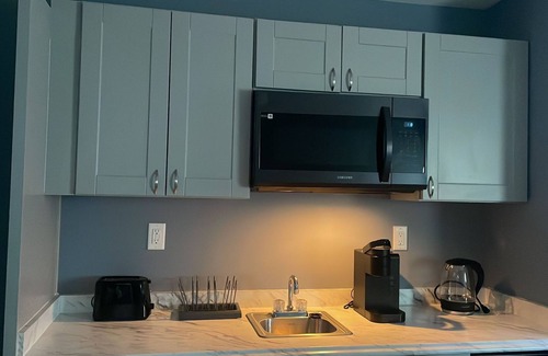 Nassau Apartment | Cozy 1 Bedroom 1 Bath Studio with Kitchenette Unit 1nSleeps 2