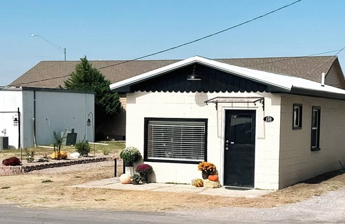 Shattuck House | Cozy 1 Bedroom, 1 Bath Inn in the heart of Shattuck, Oklahoma!
